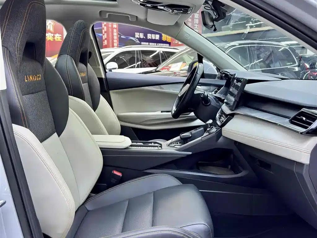 Lynk & Co 06 EM-P 2023 1.5T Remix PHEV Pro — миниатюра 5