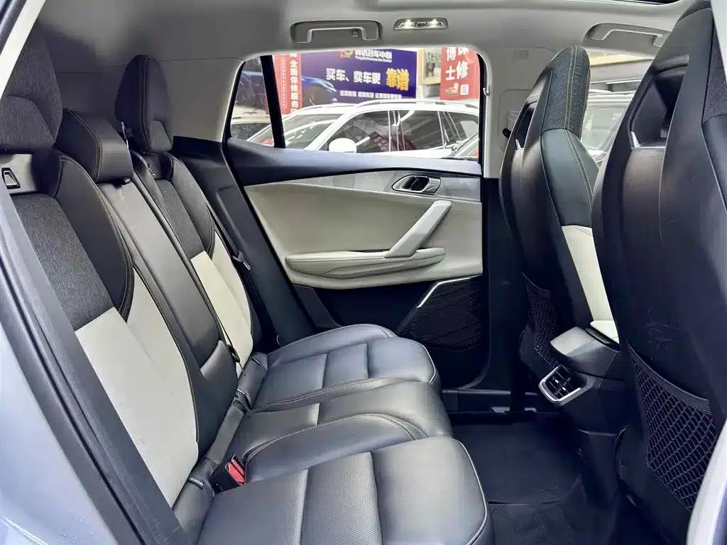 Lynk & Co 06 EM-P 2023 1.5T Remix PHEV Pro — миниатюра 6