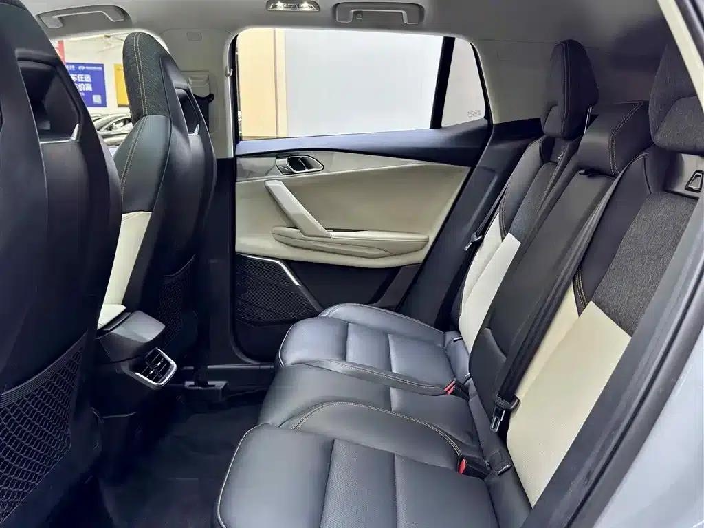 Lynk & Co 06 EM-P 2023 1.5T Remix PHEV Pro — миниатюра 7