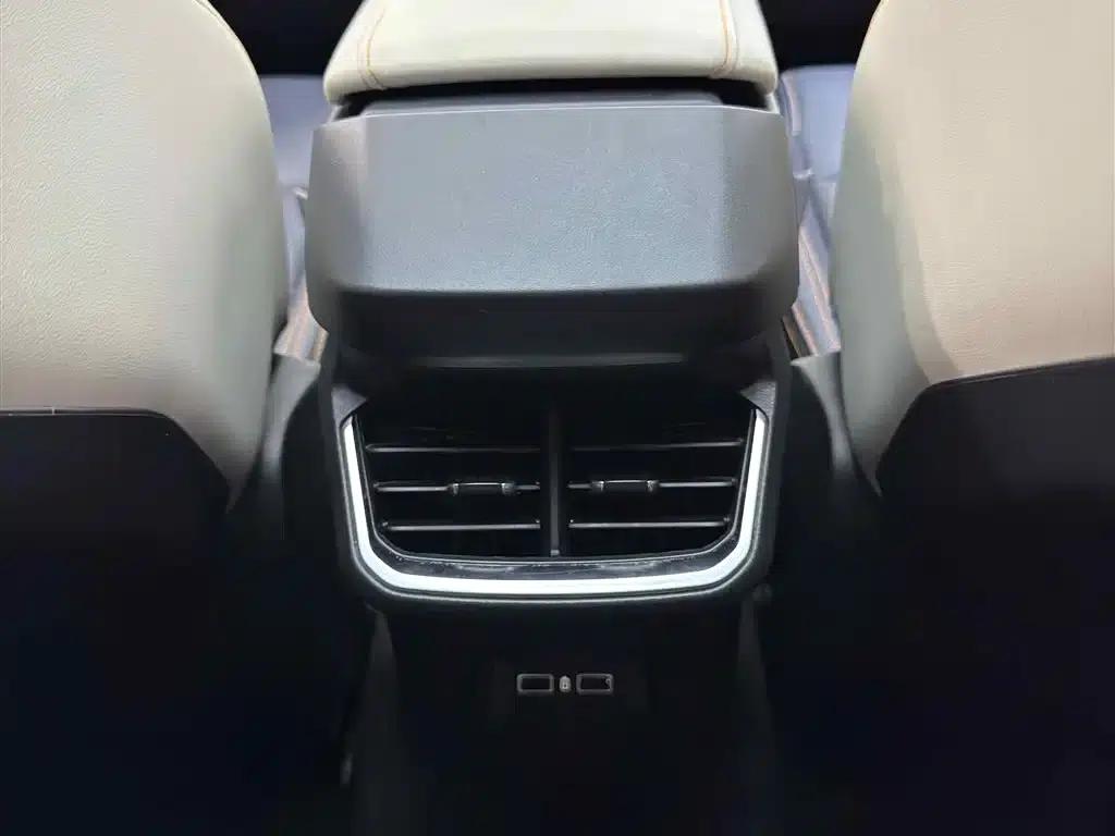 Lynk & Co 06 EM-P 2023 1.5T Remix PHEV Pro — миниатюра 10