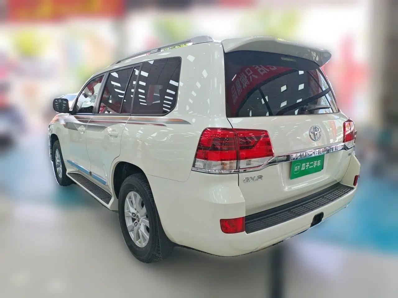 Toyota Land Cruiser 2016 Land Cruiser, 4.0-liter engine, eight seats, gasoline, with a sunroof. — миниатюра 4