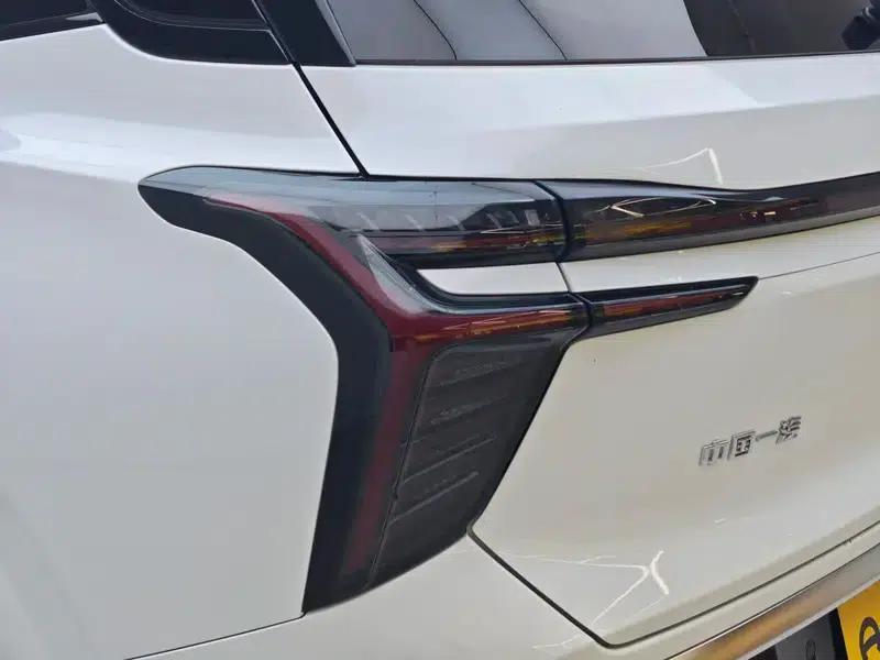Hongqi HS3 2023 2.0T AWD Pro Edition — миниатюра 13