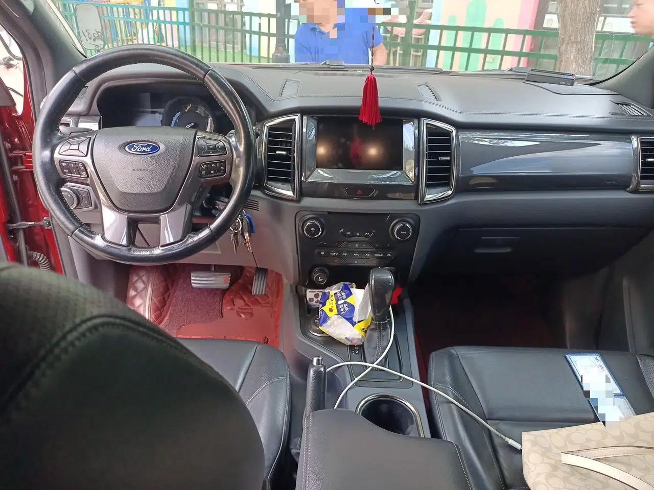 Ford Everest 2016 2.0T Gasoline Automatic 4x4 Flagship Edition — миниатюра 9