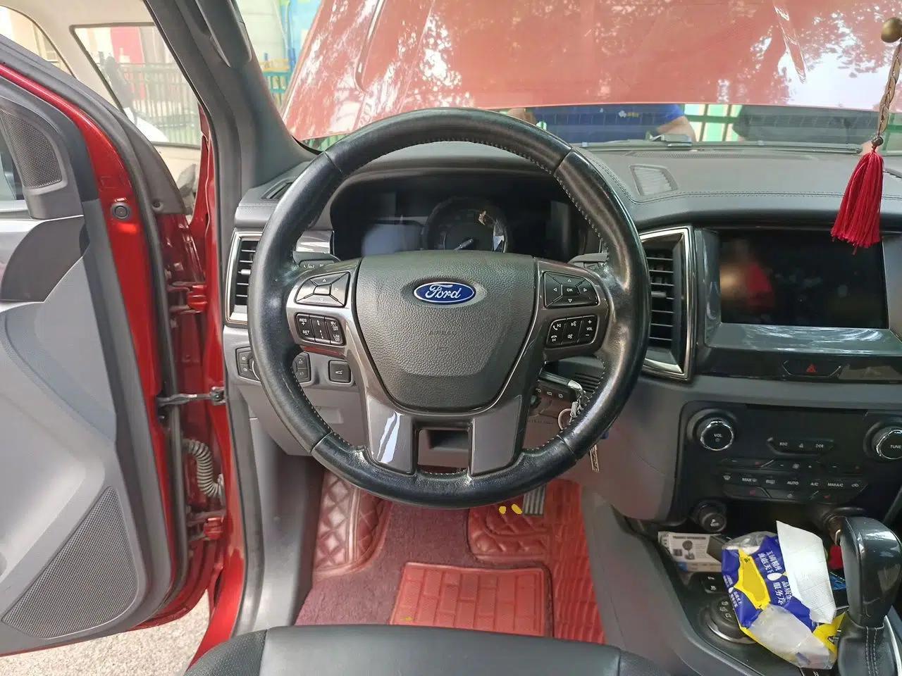 Ford Everest 2016 2.0T Gasoline Automatic 4x4 Flagship Edition — миниатюра 10