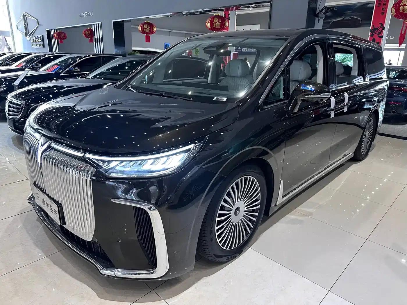 Voyah Dreamer 2025 PHEV AWD Flagship Kunpeng Edition — миниатюра 1