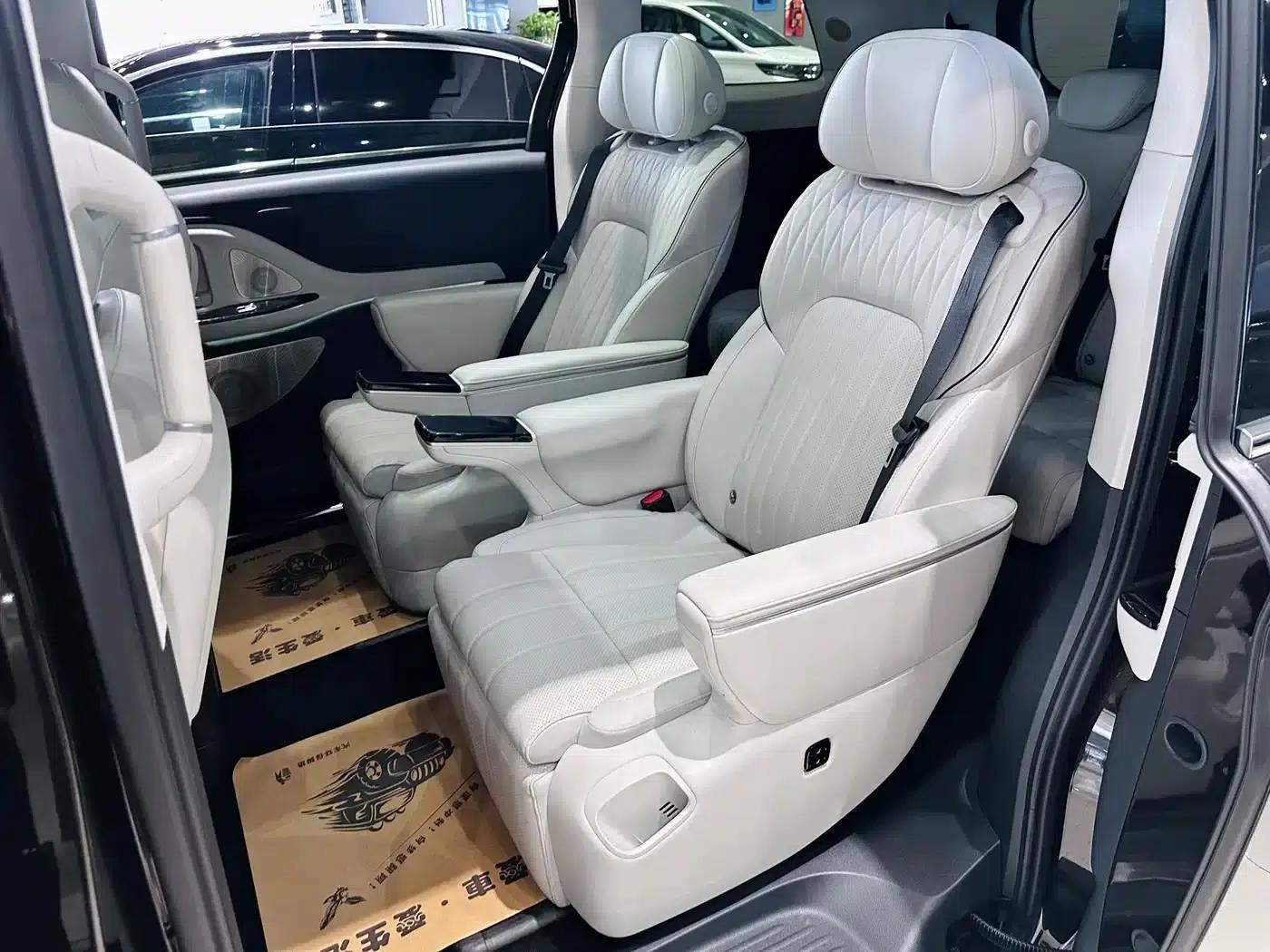 Voyah Dreamer 2025 PHEV AWD Flagship Kunpeng Edition — миниатюра 11
