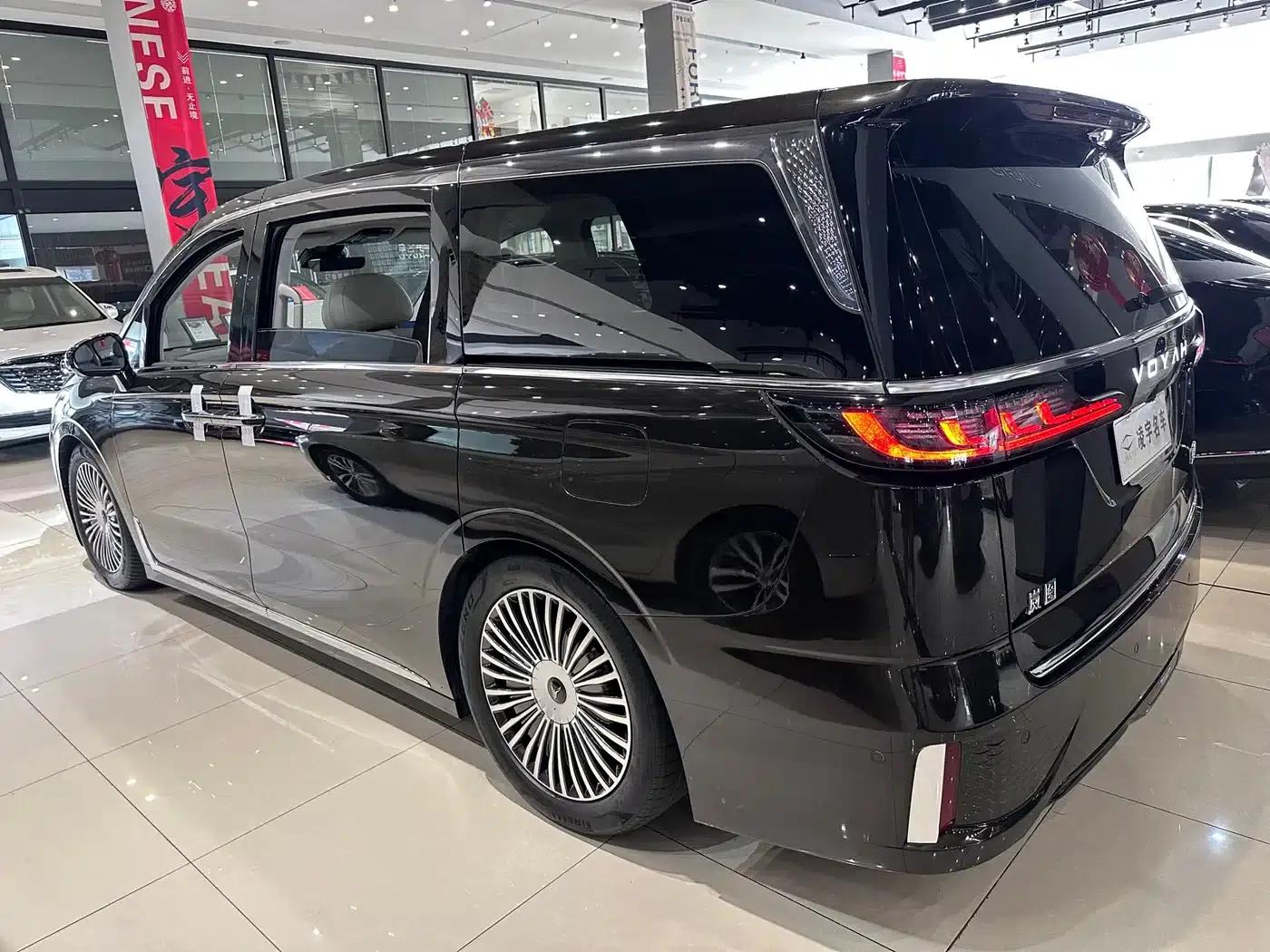 Voyah Dreamer 2025 PHEV AWD Flagship Kunpeng Edition — миниатюра 4