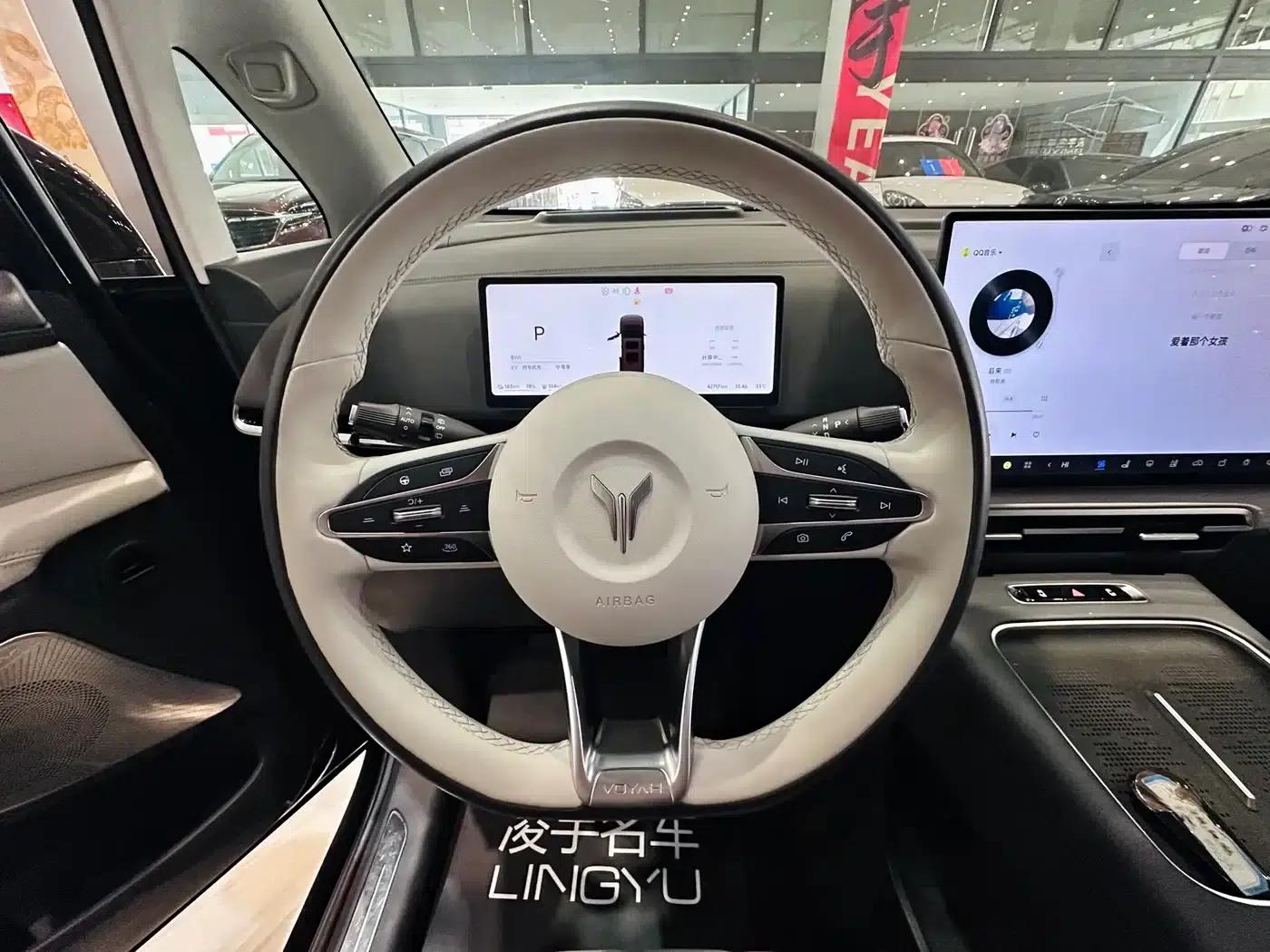 Voyah Dreamer 2025 PHEV AWD Flagship Kunpeng Edition — миниатюра 6