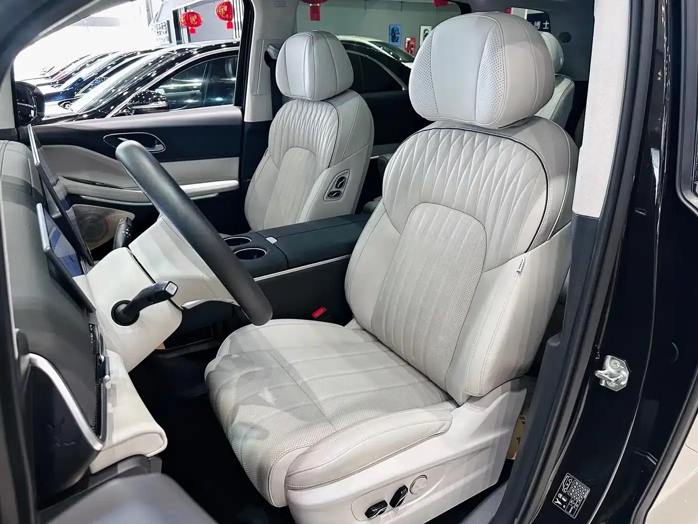 Voyah Dreamer 2025 PHEV AWD Flagship Kunpeng Edition — миниатюра 9