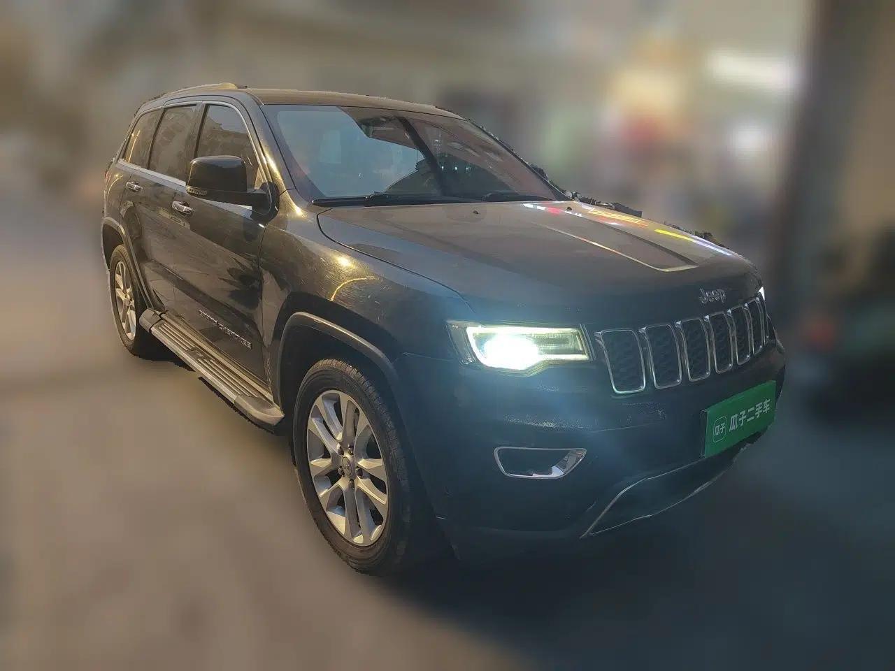Jeep Grand Cherokee 2017 3.0L Comfort Navigation Edition — миниатюра 3