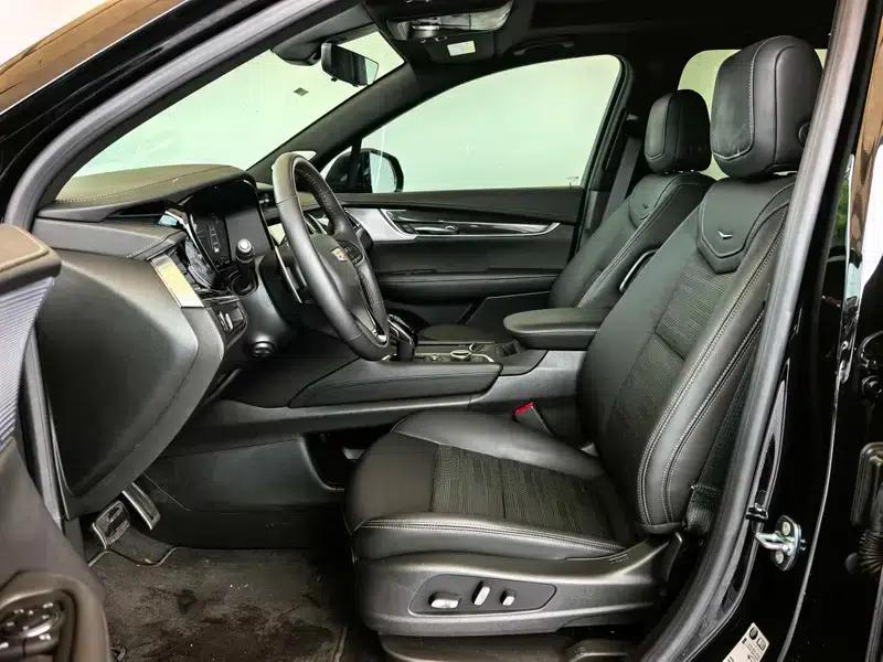 Cadillac XT6 2025 2.0T Executive Black Label Edition — миниатюра 13