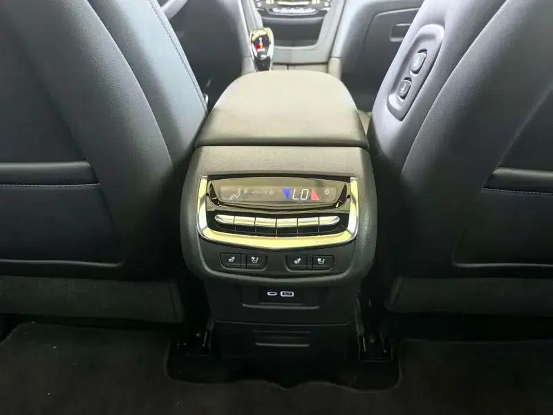 Cadillac XT6 2025 2.0T Executive Black Label Edition — миниатюра 8