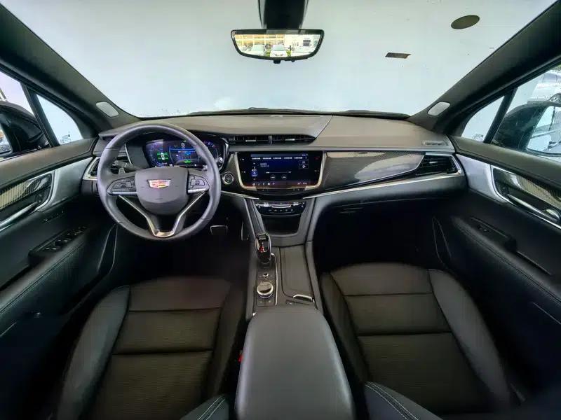 Cadillac XT6 2025 2.0T Executive Black Label Edition — миниатюра 9