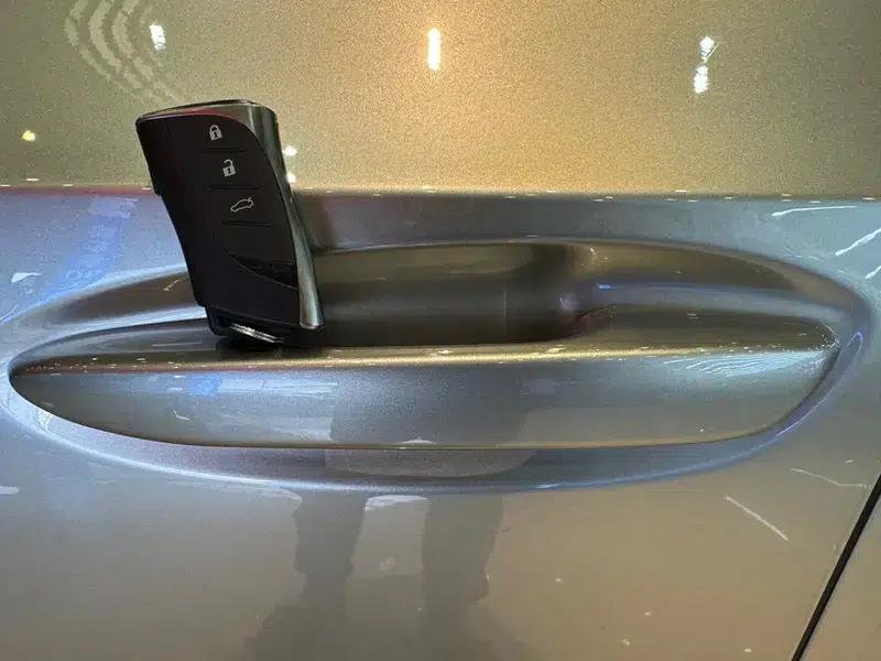 Lexus ES 2022 200 Premium Edition — миниатюра 9