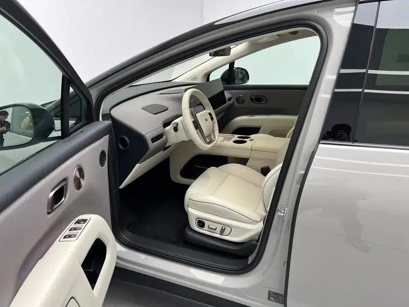 Li Auto i8 2025 Standard Edition — миниатюра 17