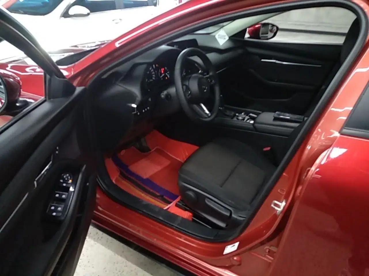 Mazda 3 Axela 2022 2.0L Automatic ZhiXuan Edition — миниатюра 22