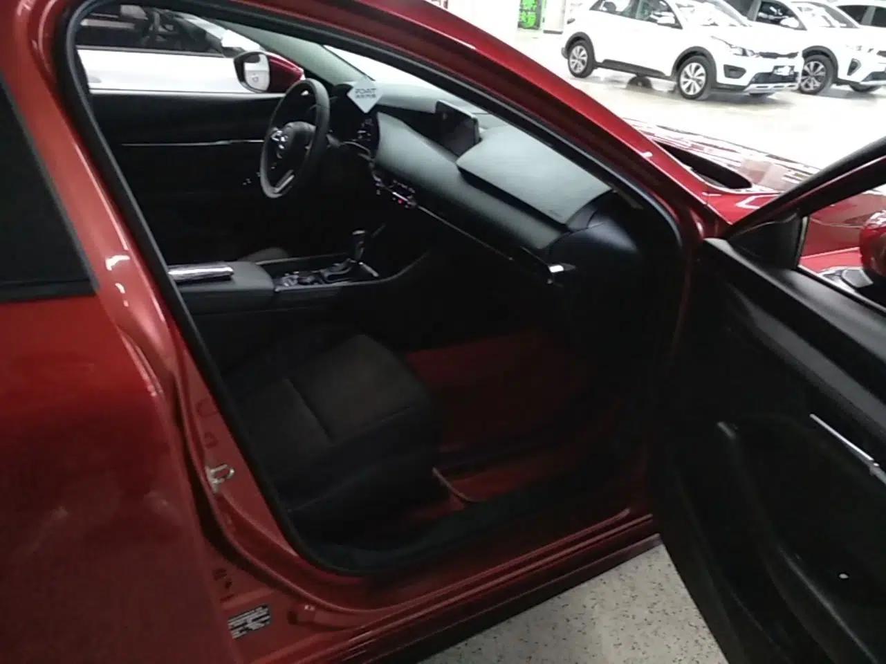Mazda 3 Axela 2022 2.0L Automatic ZhiXuan Edition — миниатюра 24