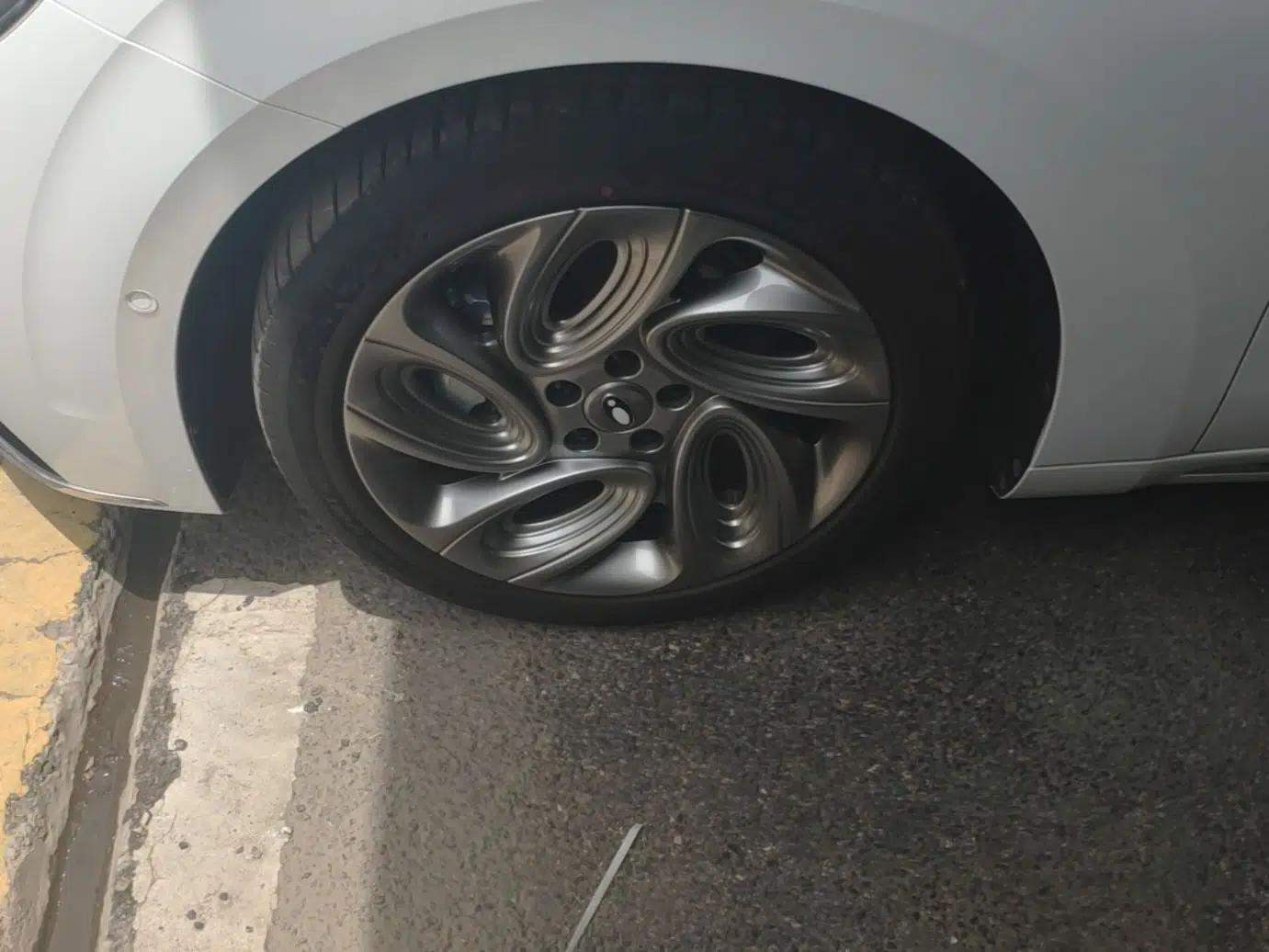 ORA Lightning Cat 2024 Dark Night Edition 555km Prestige Version — миниатюра 10