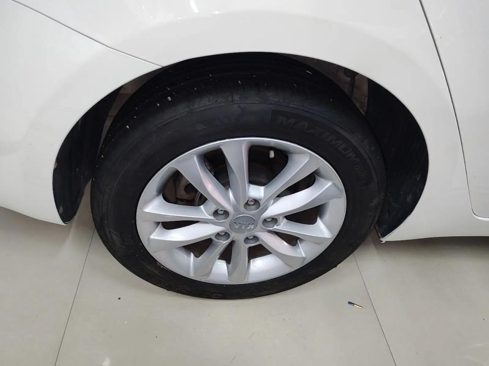 Kia K3 2016 1.6L Automatic with Sunroof — миниатюра 16