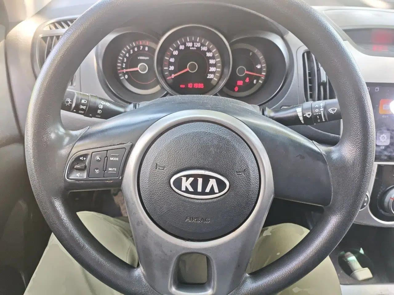 Kia Forte 2011 1.6L MT GL — миниатюра 10