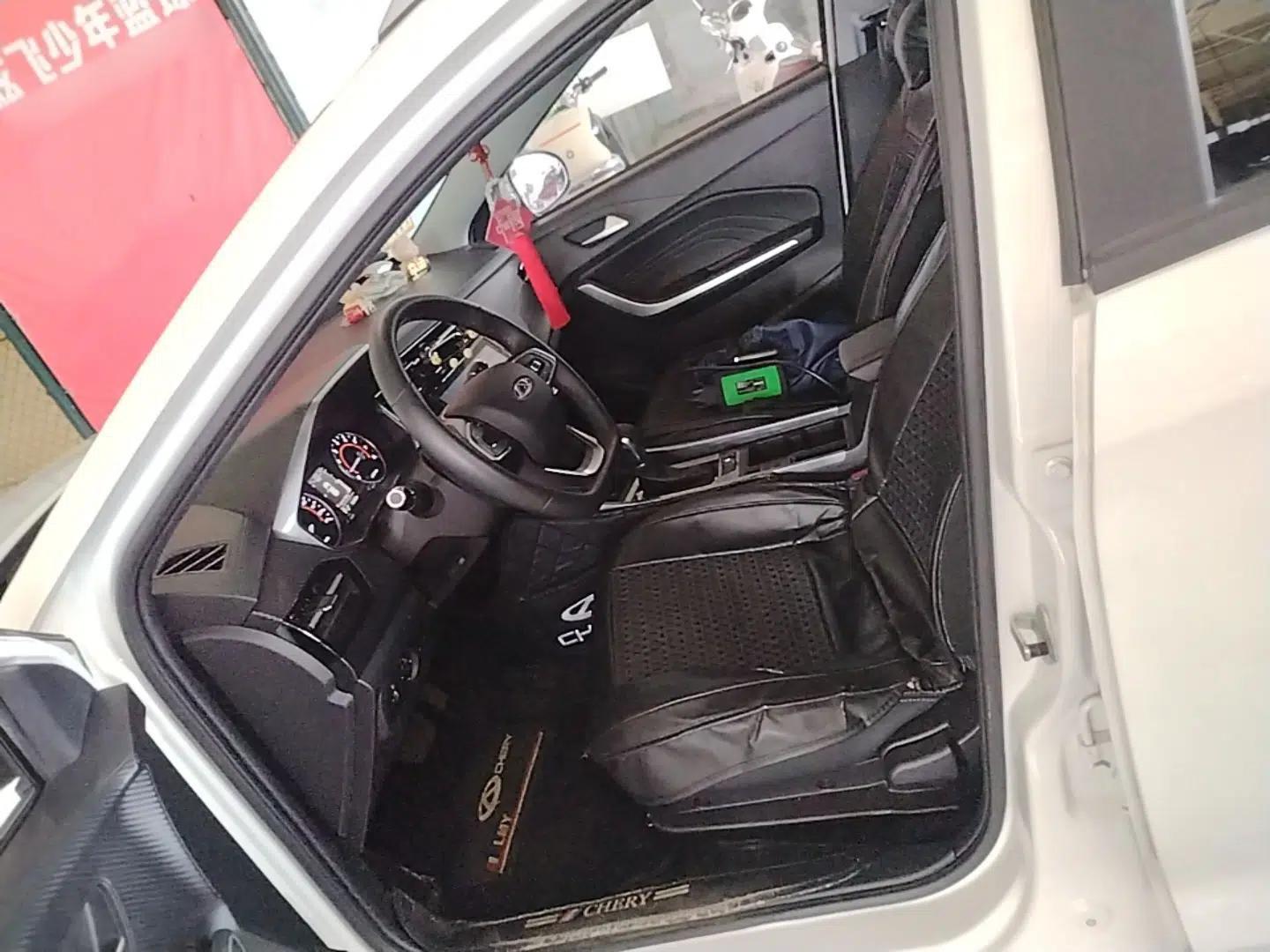 Chery Tiggo 3X 2021 PLUS 1.5L CVT Thrilling Red Date Edition — миниатюра 18
