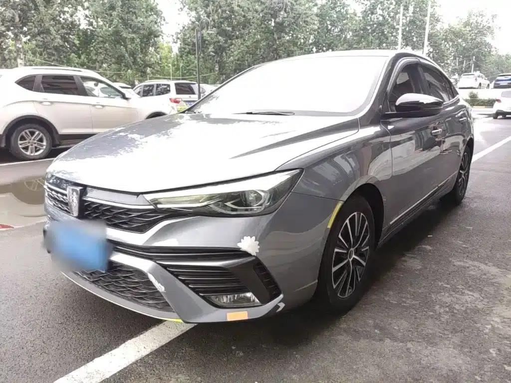 Roewe i5 2021 1.5L Manual Diamond Edition — миниатюра 1