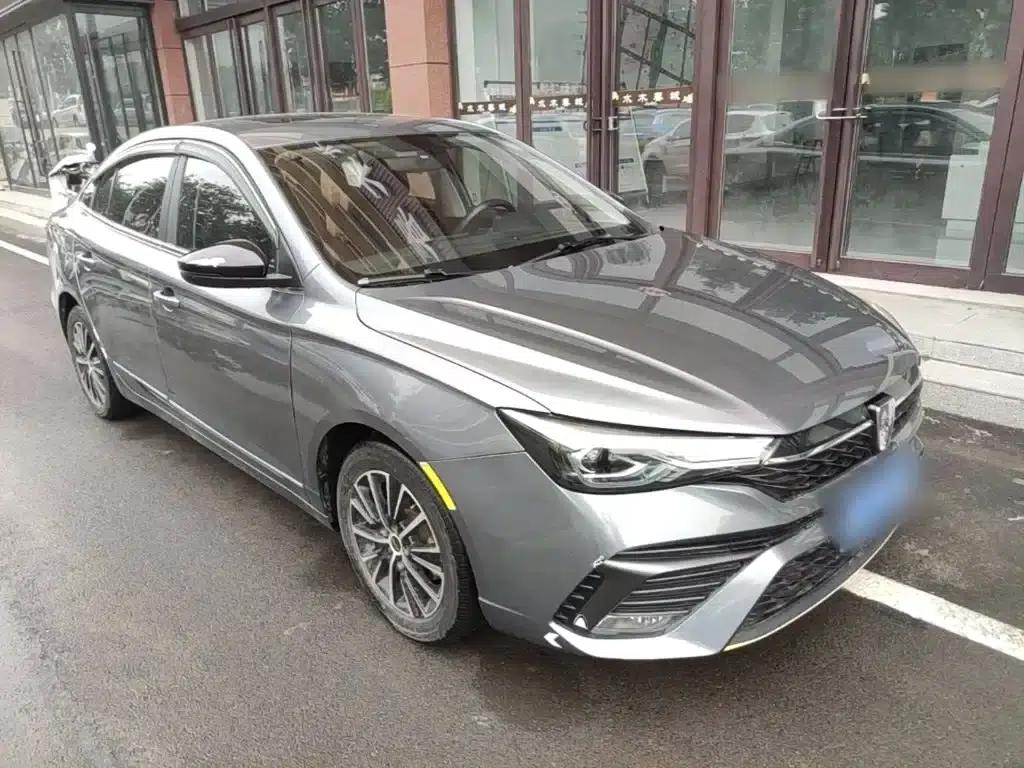 Roewe i5 2021 1.5L Manual Diamond Edition — миниатюра 4