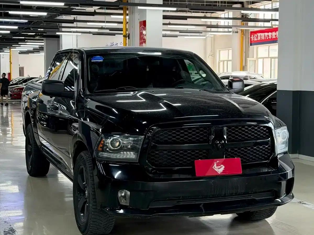 RAM Trucks 2010 5.7L 2500 HEMI — миниатюра 1