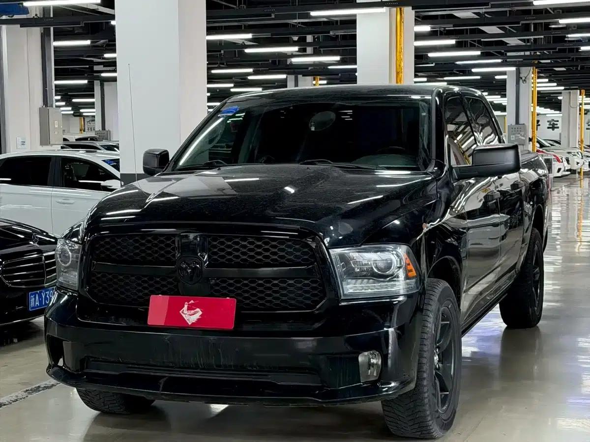 RAM Trucks 2010 5.7L 2500 HEMI — миниатюра 3