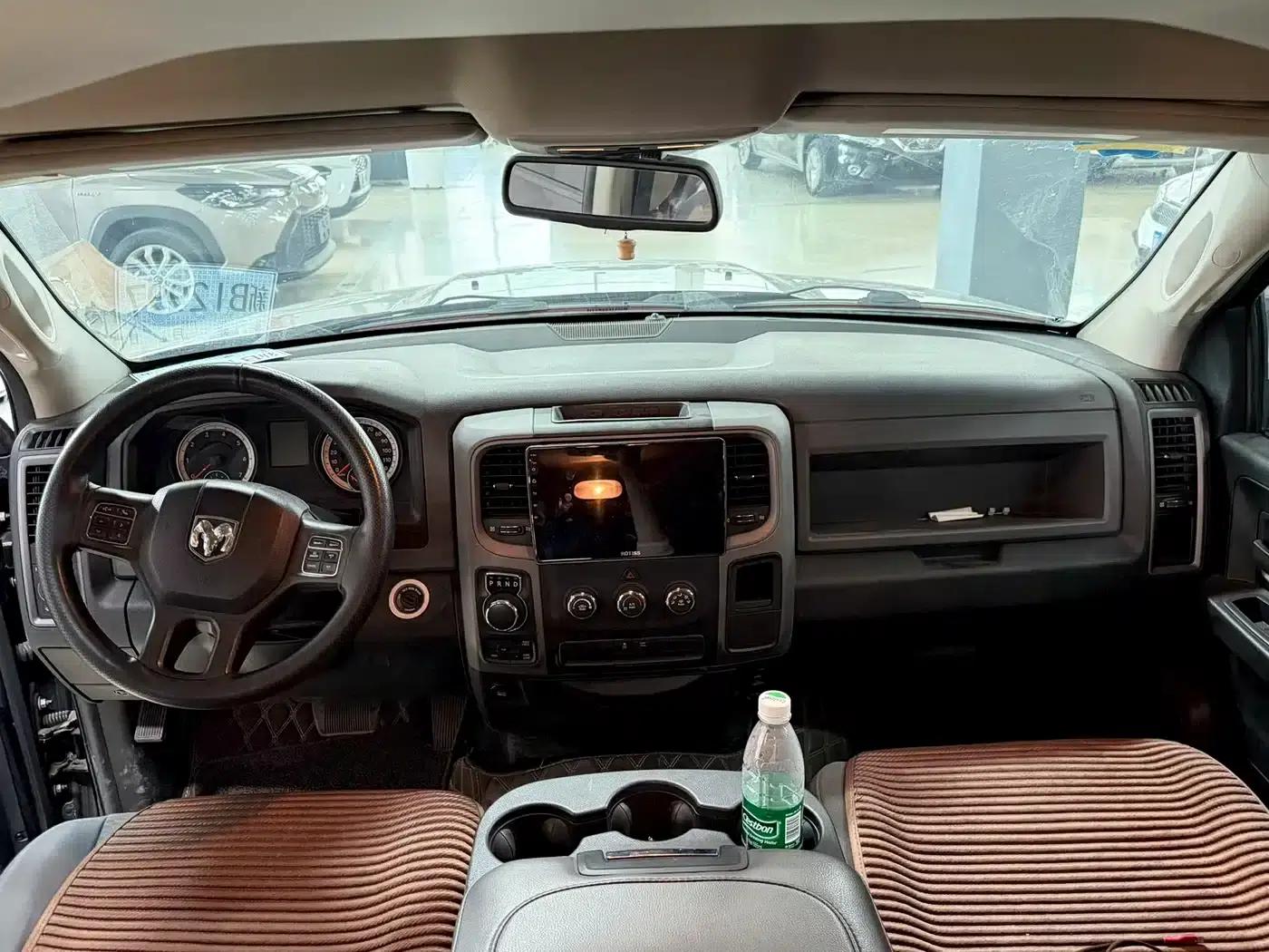 RAM Trucks 2010 5.7L 2500 HEMI — миниатюра 5