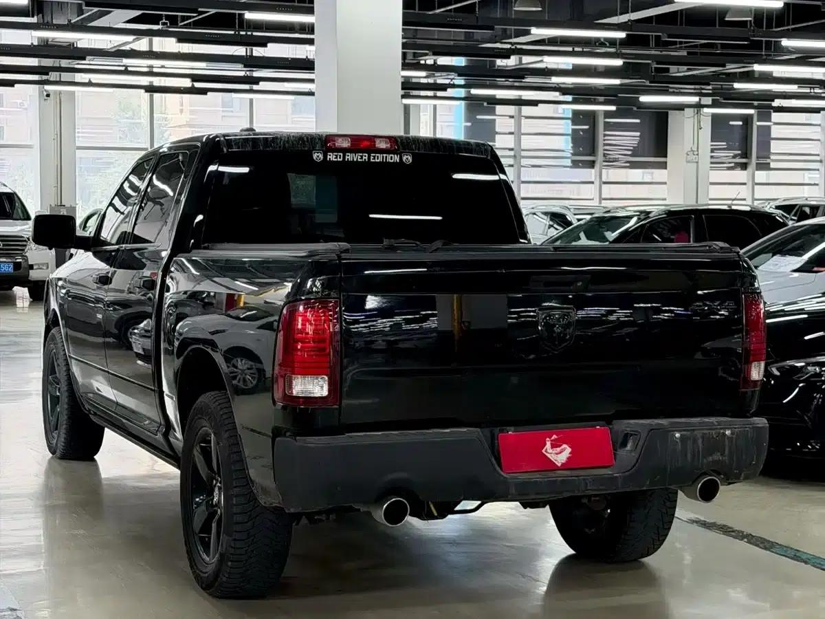 RAM Trucks 2010 5.7L 2500 HEMI — миниатюра 7