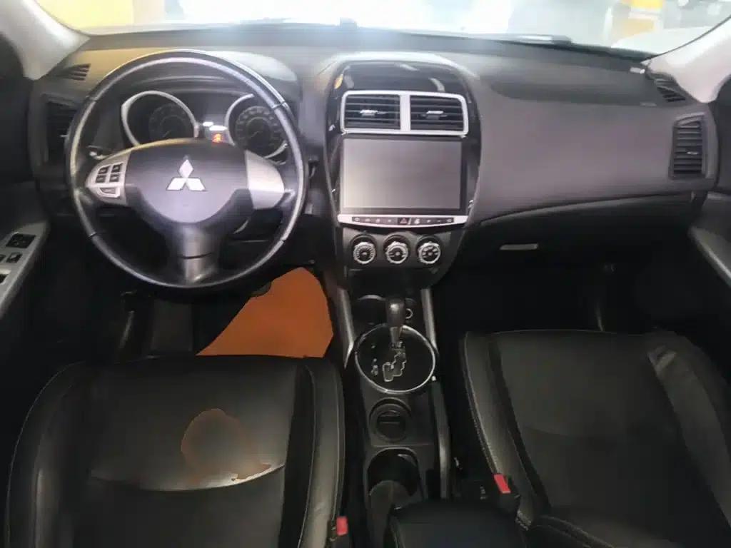 2016 ASX 2.0L CVT 2WD Navigator Edition — миниатюра 10