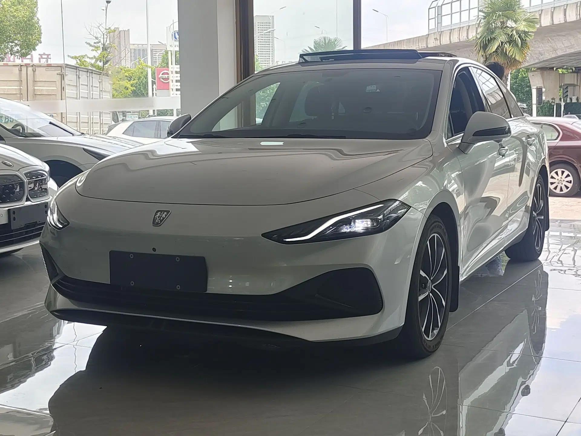 Roewe D7 2025 DMH 125km World Champion Excellence Edition — миниатюра 1