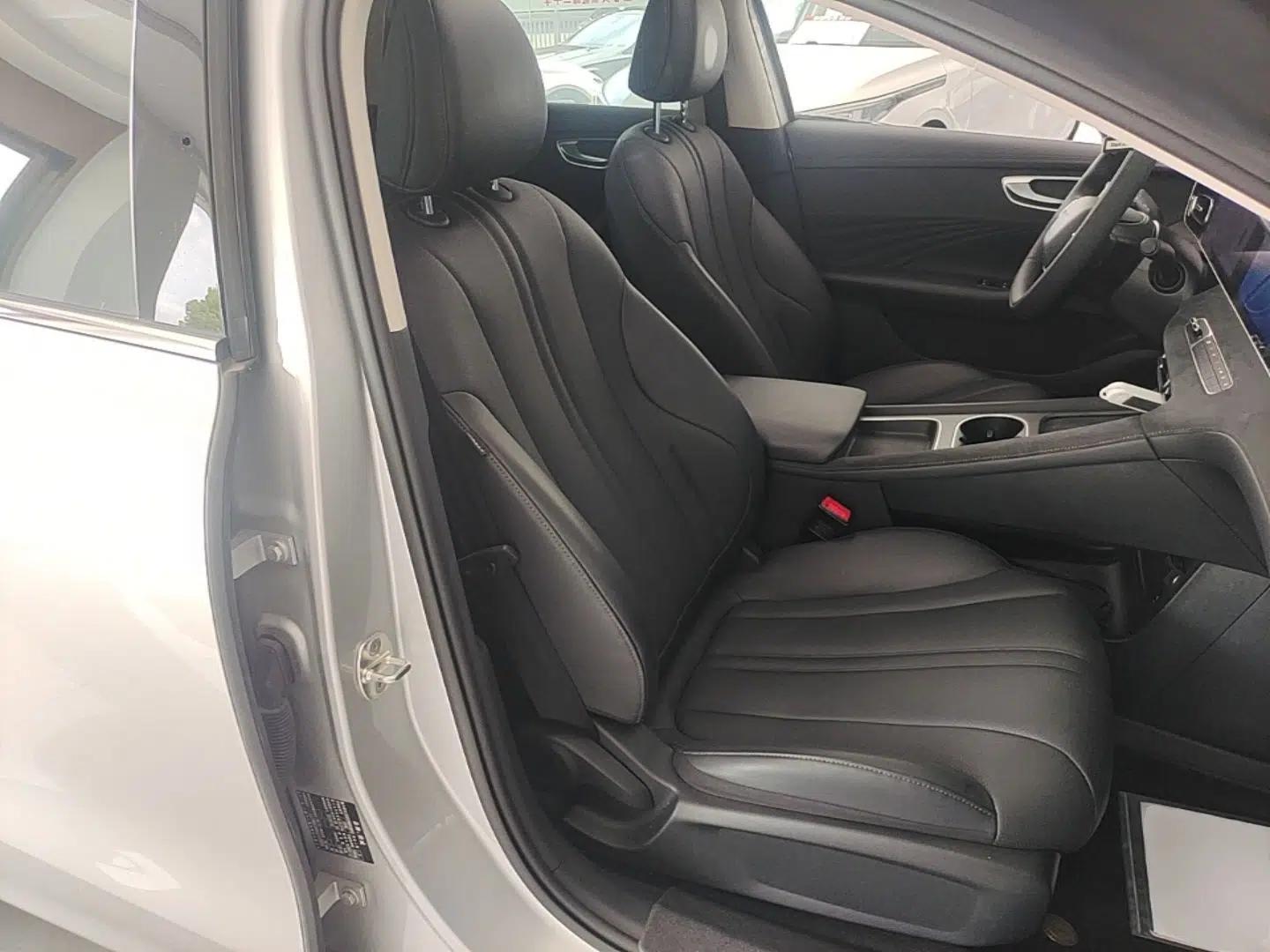 Roewe D7 2025 DMH 125km World Champion Excellence Edition — миниатюра 19