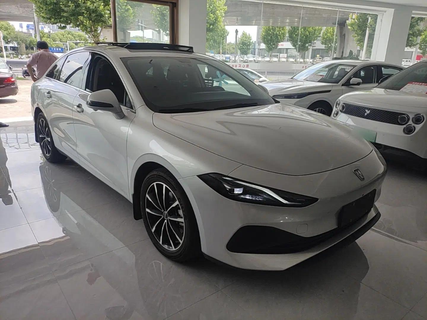 Roewe D7 2025 DMH 125km World Champion Excellence Edition — миниатюра 3