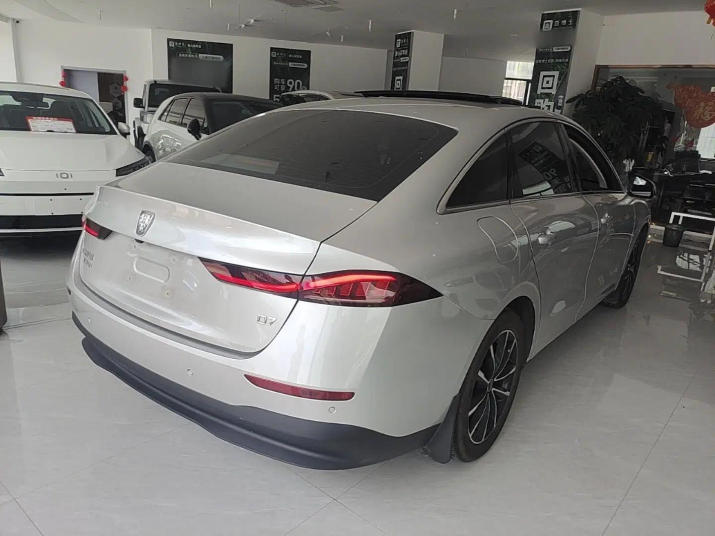 Roewe D7 2025 DMH 125km World Champion Excellence Edition — миниатюра 6