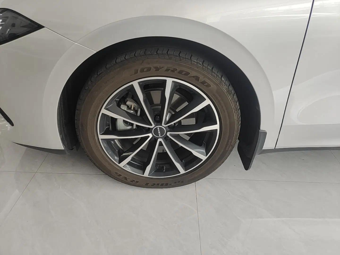 Roewe D7 2025 DMH 125km World Champion Excellence Edition — миниатюра 10