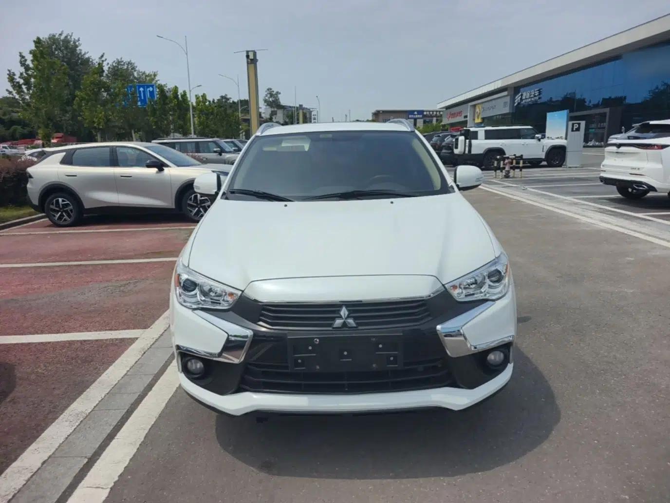 Mitsubishi ASX 2018 2.0L CVT Two-Wheel Drive Deluxe Edition — миниатюра 2