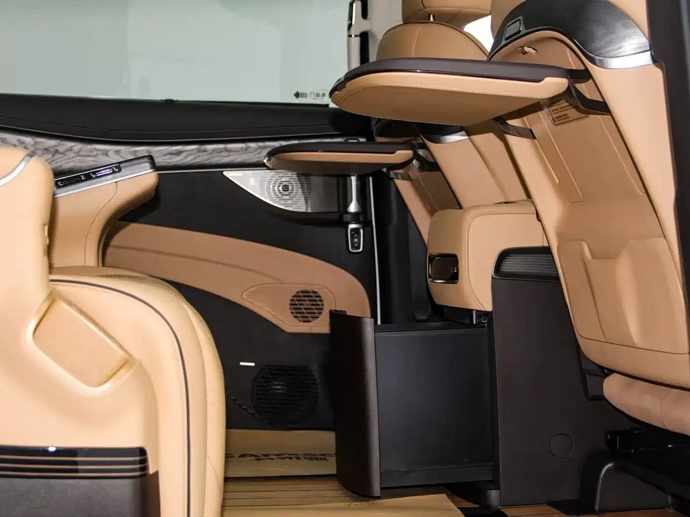 Denza D9 2024 DM-i 1050 Premium Edition — миниатюра 11