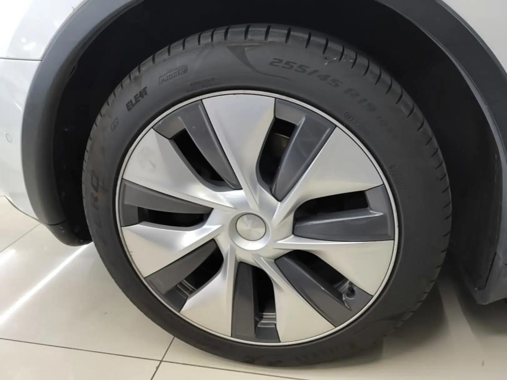 Tesla Model Y 2022 Revised Version Rear-Wheel Drive — миниатюра 11