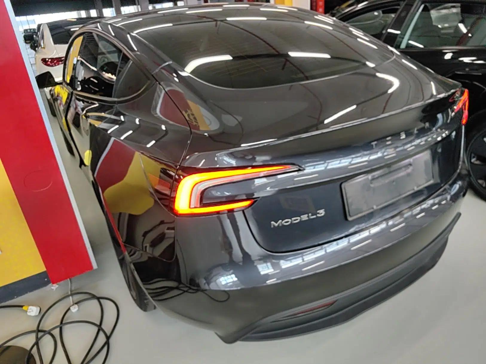 Tesla Model 3 2023 Rear-Wheel-Drive Version — миниатюра 4