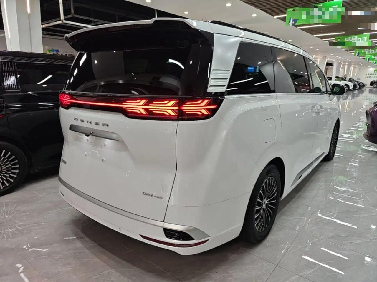 Denza D9 2024 DM-i 980 Four-Wheel Drive Prestige Model — миниатюра 6