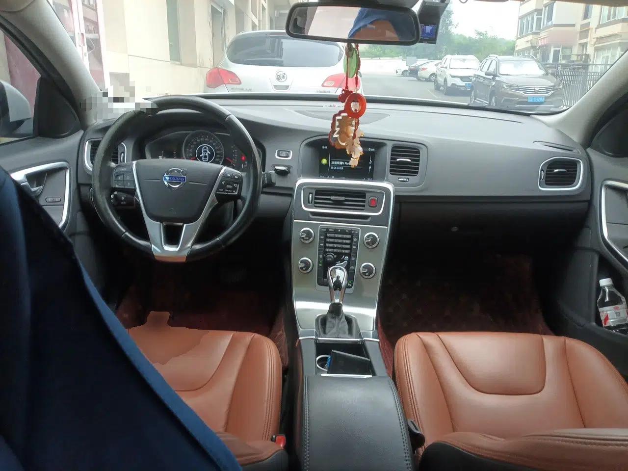 Volvo S60 2015 S60L 2.0T Zhiyuan Edition — миниатюра 9