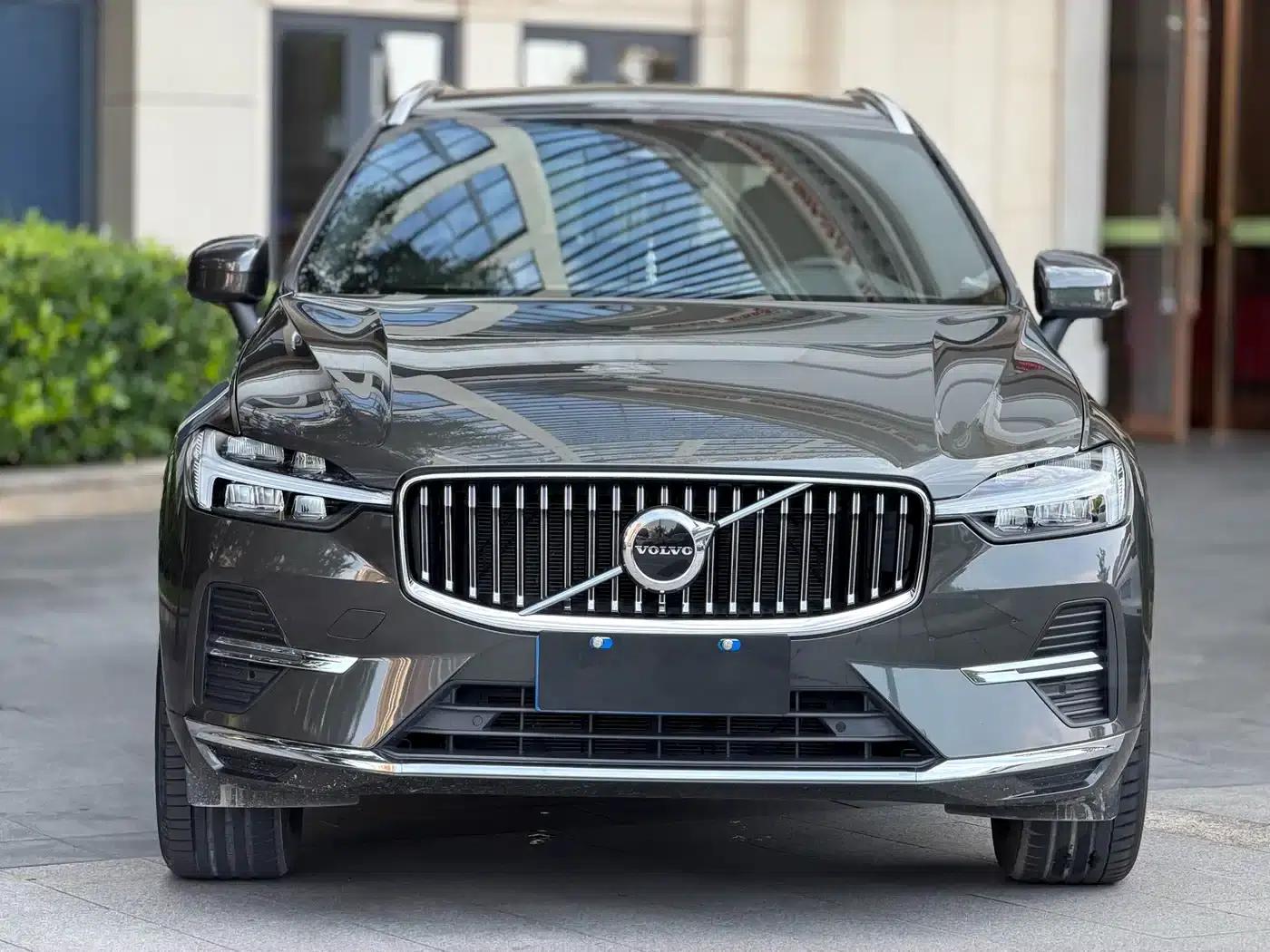 2022 Volvo XC60 B5 AWD Inscription Luxury Edition — миниатюра 3