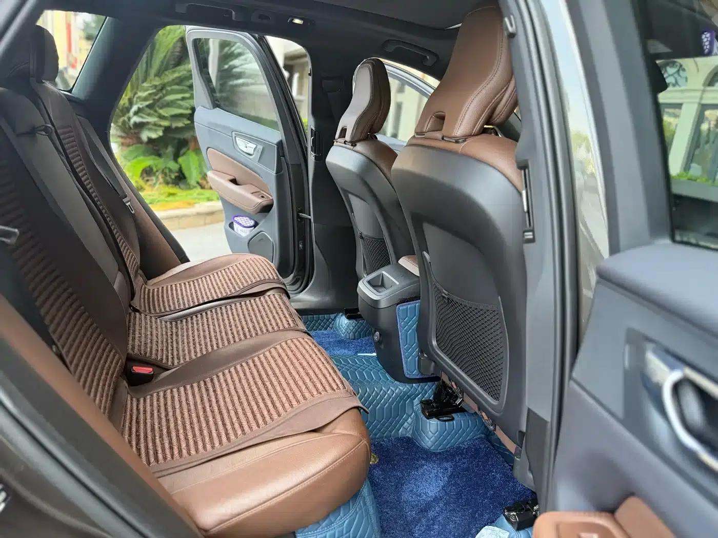2022 Volvo XC60 B5 AWD Inscription Luxury Edition — миниатюра 6