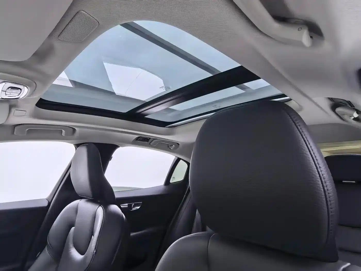2022 Volvo S60 B4 Smart Luxury Edition — миниатюра 20