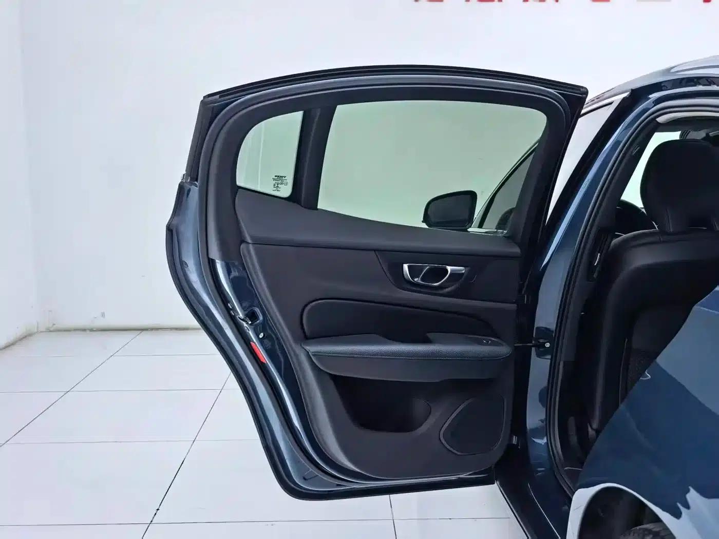 2022 Volvo S60 B4 Smart Luxury Edition — миниатюра 23