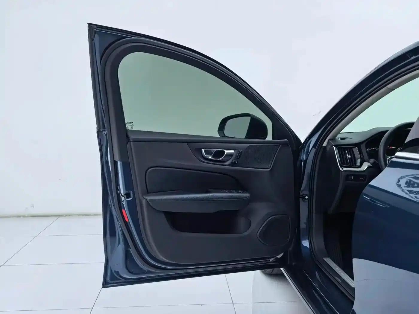2022 Volvo S60 B4 Smart Luxury Edition — миниатюра 24