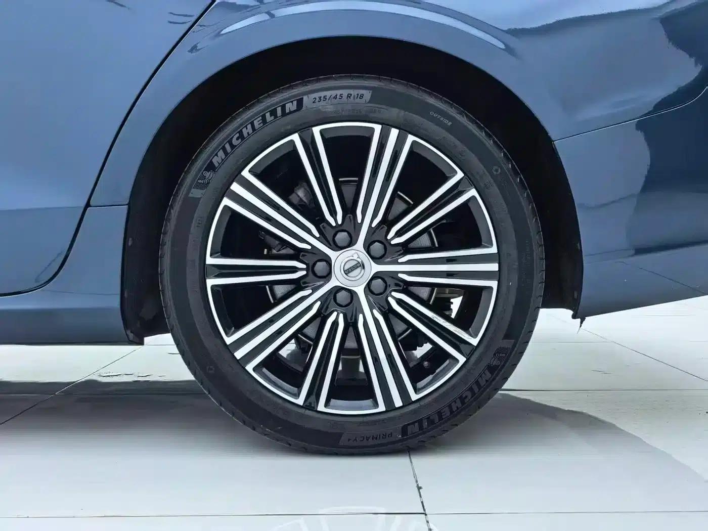 2022 Volvo S60 B4 Smart Luxury Edition — миниатюра 25