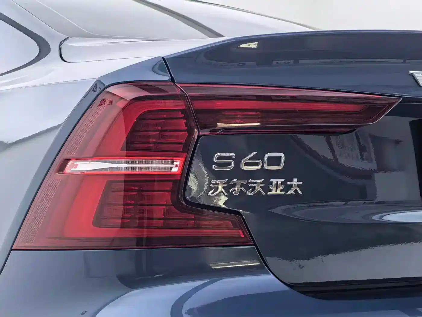 2022 Volvo S60 B4 Smart Luxury Edition — миниатюра 28